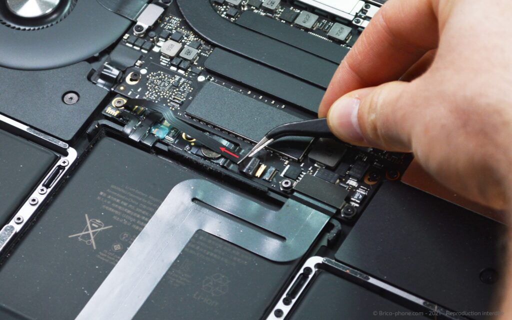 Placa base de MacBook Air en reparación de microsoldadura