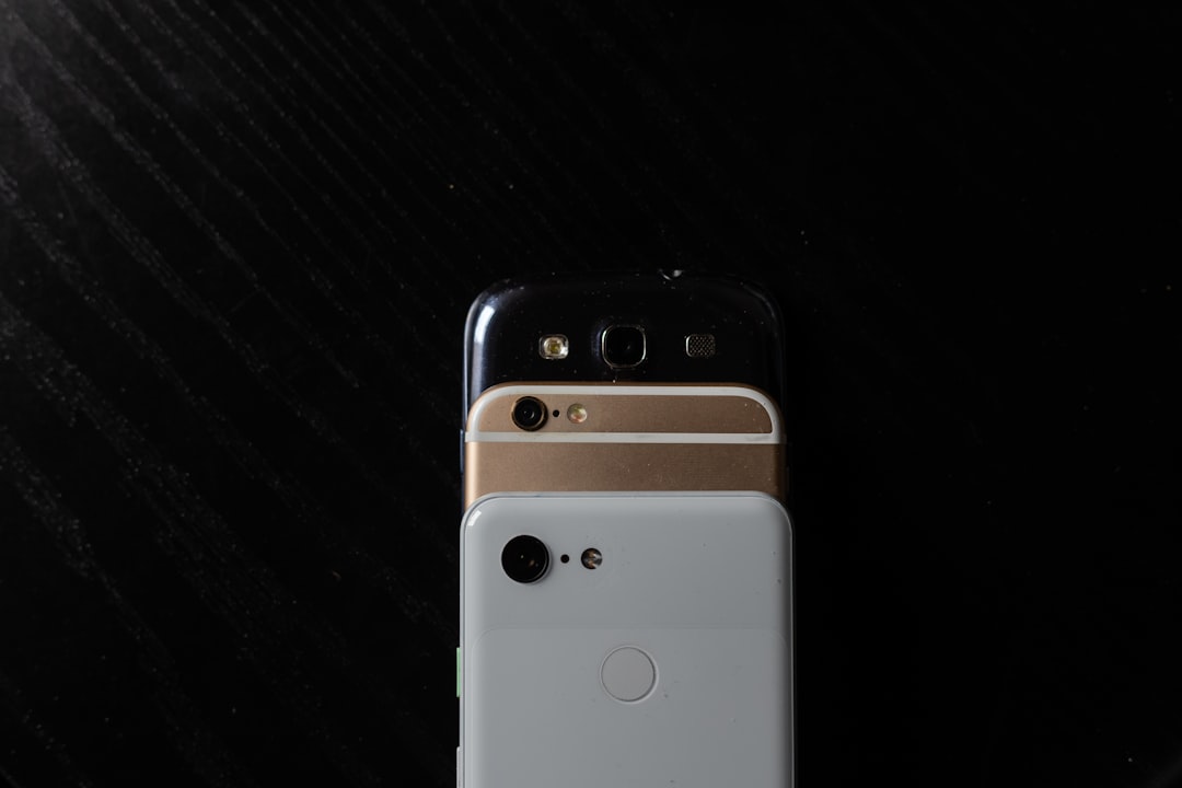 Imagen que muestra un teléfono móvil moderno relacionado con cuándo sale iPhone 16