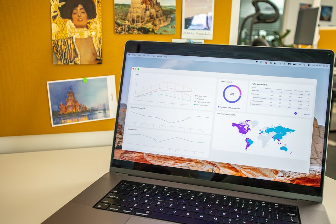 MacBook Air M3 mostrando su rendimiento y diseño en Barcelona