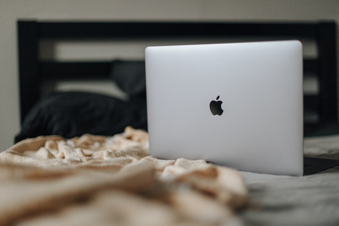 Reparación cambiar pantalla MacBook precio garantizado en Barcelona
